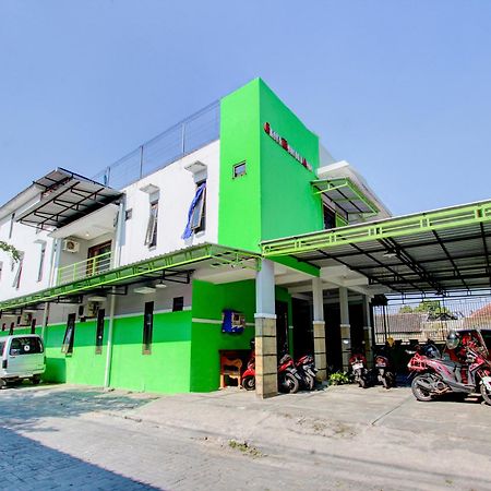 Super Oyo 93012 Griya Kencana Asri Syariah Lawean المظهر الخارجي الصورة