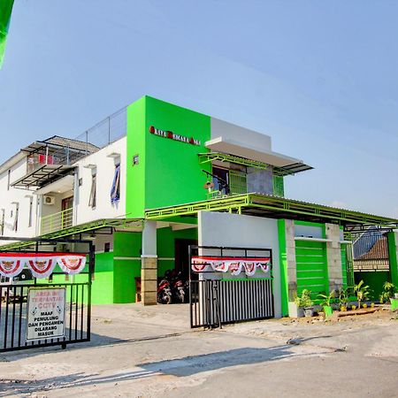 Super Oyo 93012 Griya Kencana Asri Syariah Lawean المظهر الخارجي الصورة